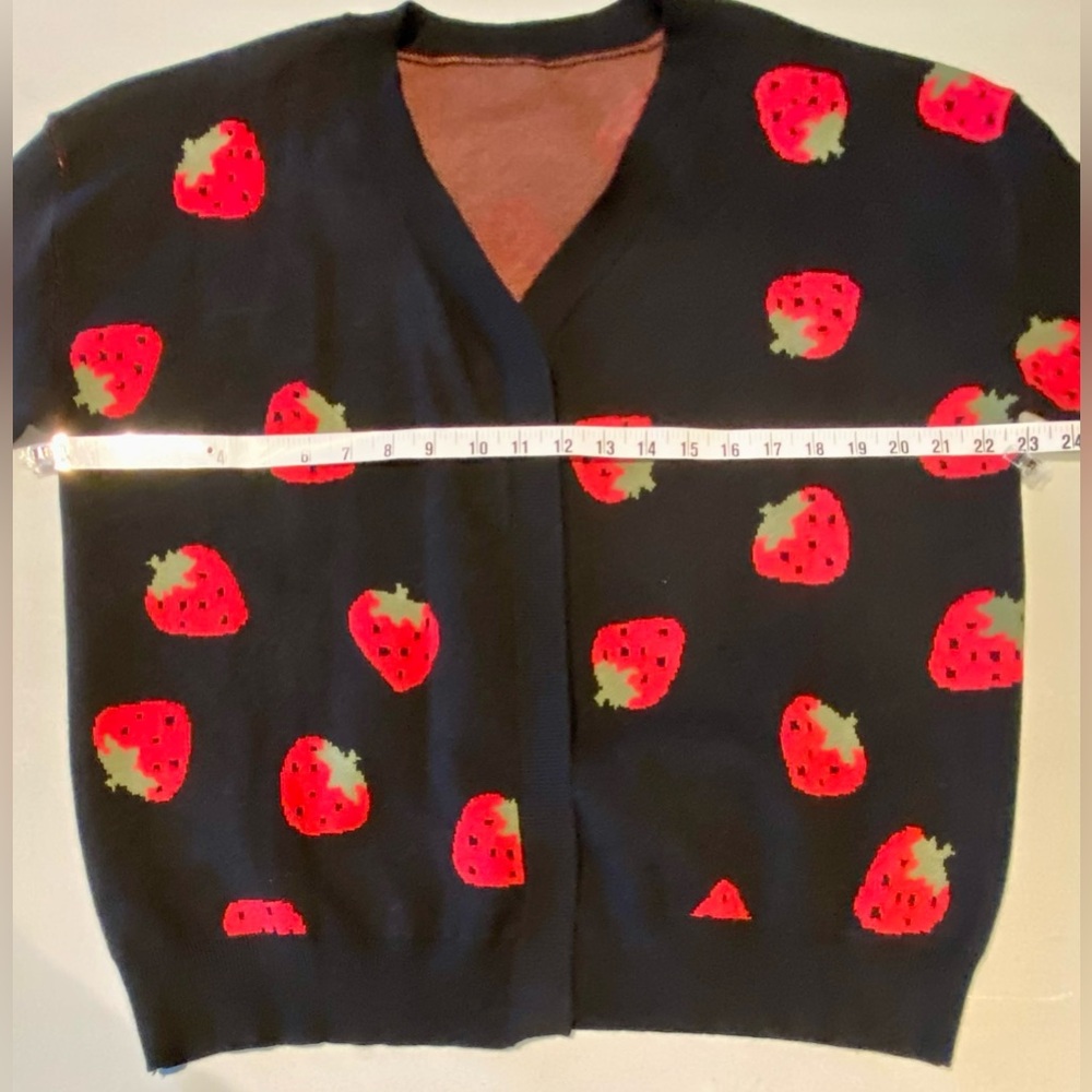 Strawberry Print Cardigan, size L - Picture 4 of 8